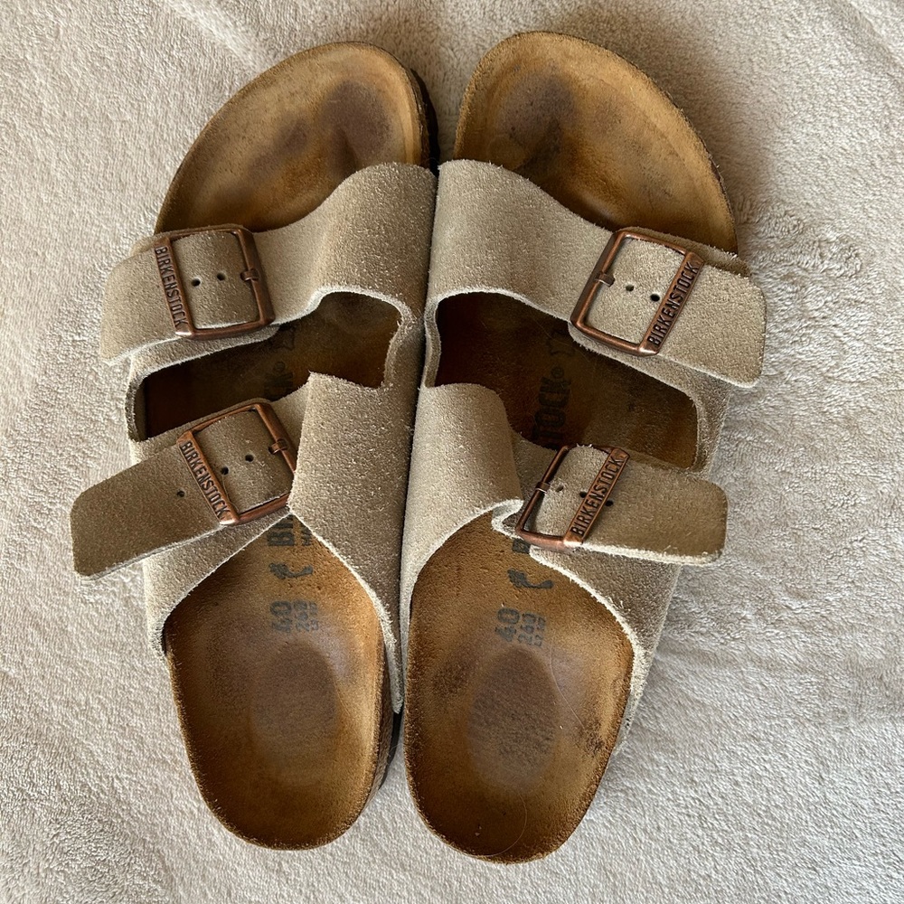 Arizona suede taupe Birkenstocks. Size 40 narrow
